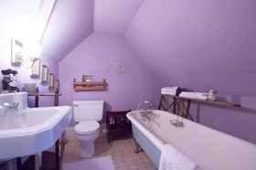 Munzesheimer Manor Bed & Breakfast
