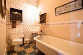 Munzesheimer Manor Bed & Breakfast