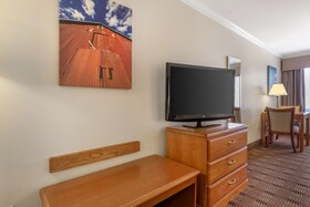 Best Western Club House Inn & Suites