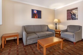 Best Western Club House Inn & Suites