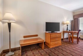 Best Western Club House Inn & Suites
