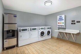 Best Western Club House Inn & Suites