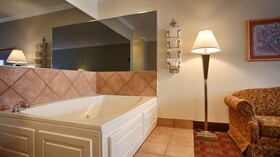 Best Western Club House Inn & Suites