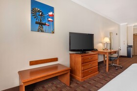 Best Western Club House Inn & Suites