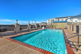 Best Western Club House Inn & Suites