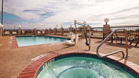 Best Western Club House Inn & Suites