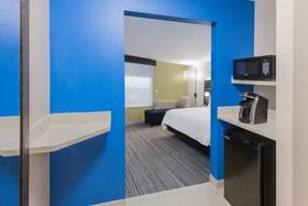 Holiday Inn Express & Suites Missouri City West