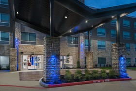 Holiday Inn Express & Suites Missouri City West