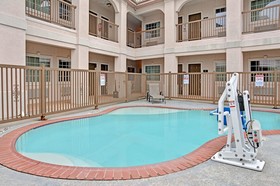 Super 8 by Wyndham Montgomery/ Lake Conroe
