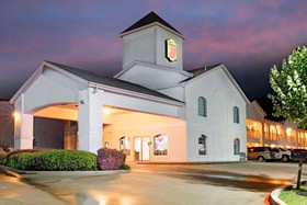Super 8 by Wyndham Montgomery/ Lake Conroe