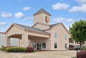 Super 8 by Wyndham Montgomery/ Lake Conroe