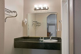 Super 8 by Wyndham Montgomery/ Lake Conroe