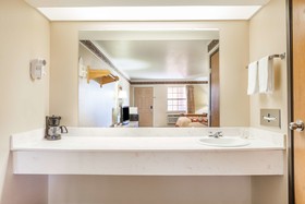 Super 8 by Wyndham Mount Vernon