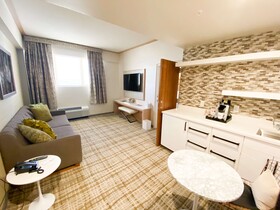 The Fredonia Hotel & Convention Center