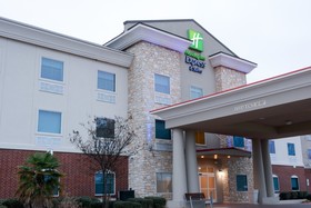 Holiday Inn Express & Suites New Boston