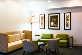 Holiday Inn Express & Suites New Boston