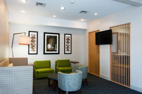Holiday Inn Express & Suites New Boston