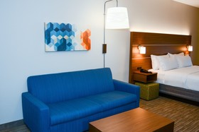 Holiday Inn Express & Suites New Boston