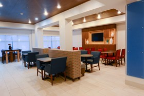 Holiday Inn Express & Suites New Boston