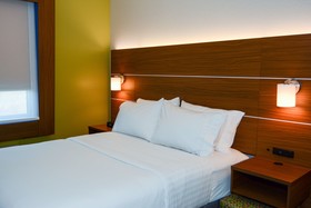 Holiday Inn Express & Suites New Boston