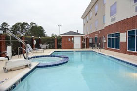Holiday Inn Express & Suites New Boston