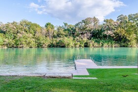 Courtyard New Braunfels River Village