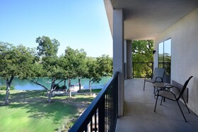 Courtyard New Braunfels River Village