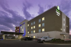 Holiday Inn Express & Suites New Braunfels