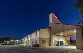Super 8 by Wyndham New Braunfels I-35