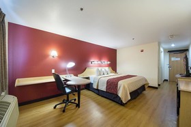 Super 8 by Wyndham New Braunfels I-35