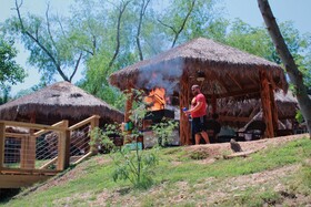 Son's Guadalupe Glamping