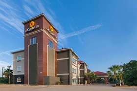 La Quinta Inn & Suites by Wyndham Houston New Caney
