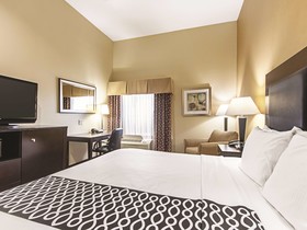La Quinta Inn & Suites by Wyndham Houston New Caney