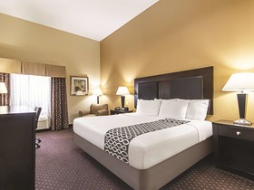 La Quinta Inn & Suites by Wyndham Houston New Caney