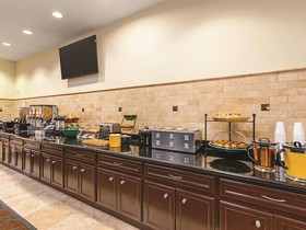La Quinta Inn & Suites by Wyndham Houston New Caney