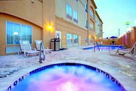 La Quinta Inn & Suites by Wyndham Houston New Caney