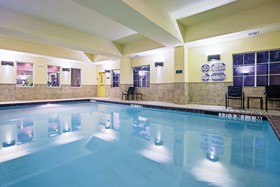 La Quinta Inn & Suites by Wyndham Fort Worth NE Mall