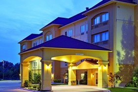 La Quinta Inn & Suites by Wyndham Fort Worth NE Mall