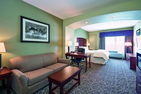 La Quinta Inn & Suites by Wyndham Fort Worth NE Mall
