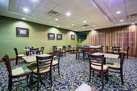 La Quinta Inn & Suites by Wyndham Fort Worth NE Mall