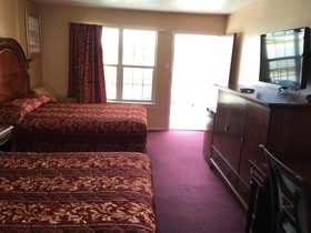 Villa West Inn