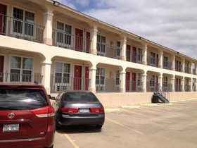 Villa West Inn