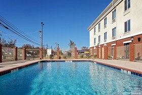 Holiday Inn Express Hotel & Suites Ozona
