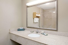 La Quinta Inn & Suites by Wyndham Paris