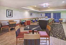 La Quinta Inn & Suites by Wyndham Paris