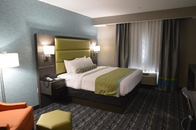 Best Western Plus Pasadena Inn & Suites