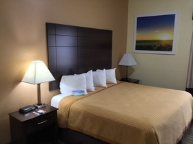 Days Inn & Suites by Wyndham Pasadena