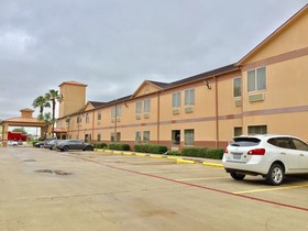 Days Inn & Suites by Wyndham Pasadena