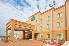 La Quinta Inn & Suites by Wyndham Pasadena North