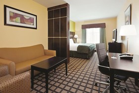 La Quinta Inn & Suites by Wyndham Pasadena North